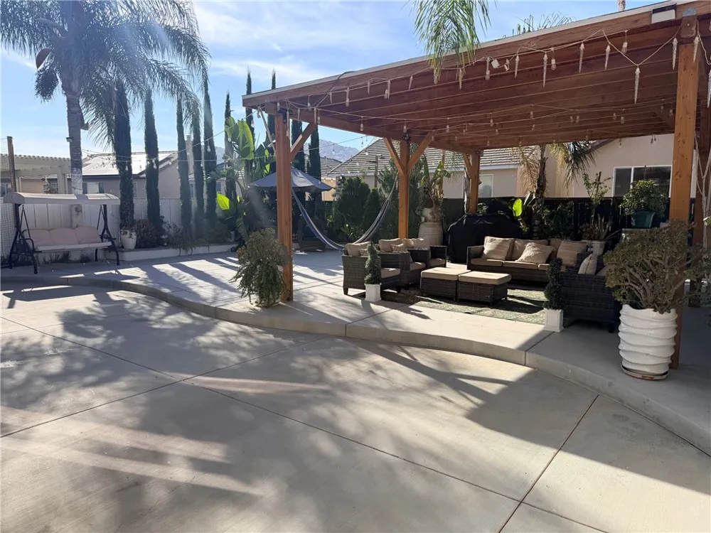 3927 Strand Way Perris, CA 92571