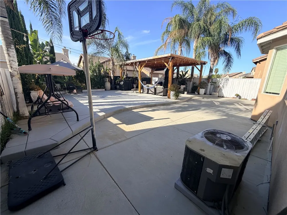 3927 Strand Way Perris, CA 92571