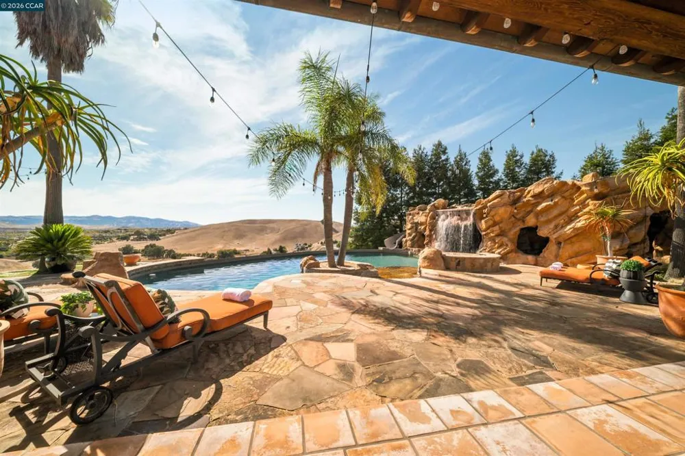 1615 Lawrence Rd Danville, CA 94506