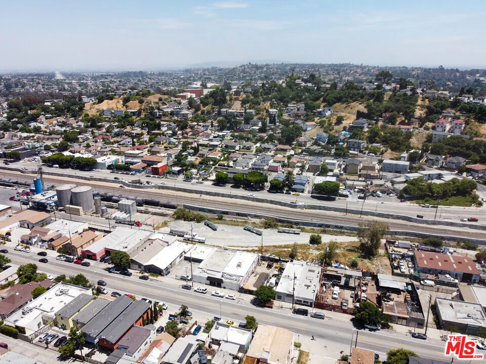 5017 Ithaca Avenue Los Angeles, CA 90032