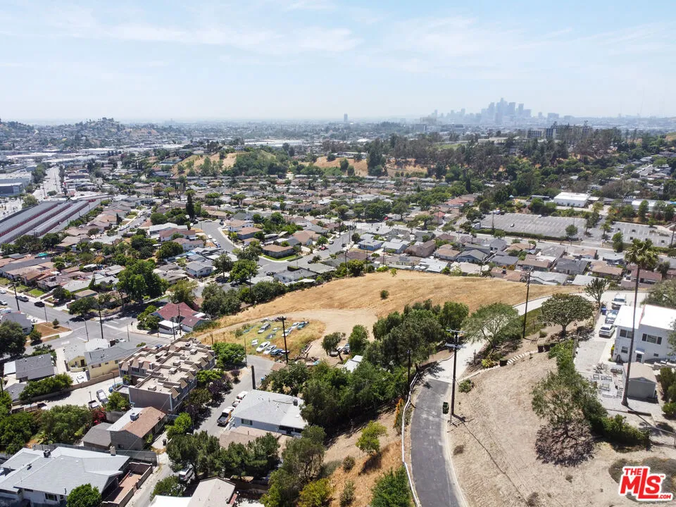 5017 Ithaca Avenue Los Angeles, CA 90032