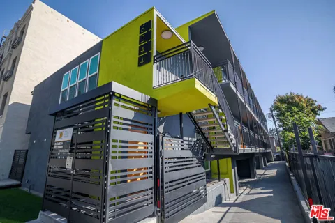 6244 De Longpre Avenue #6
