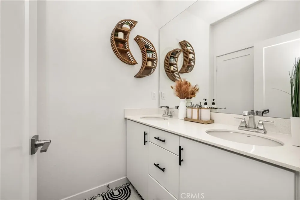 663 S Mosaic Street Anaheim, CA 92805
