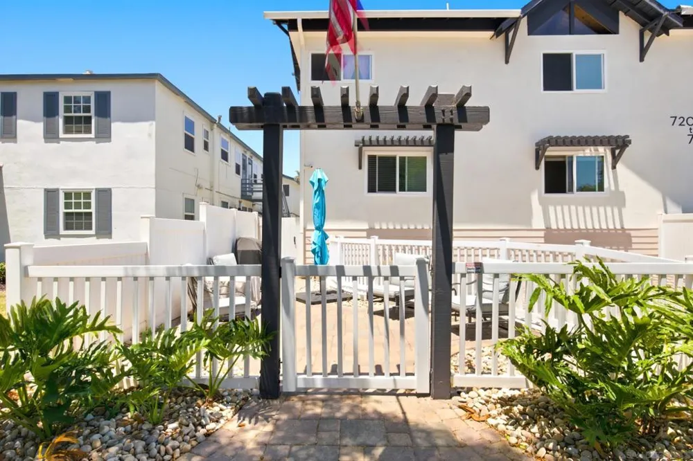 730 E Avenue Coronado, CA 92118