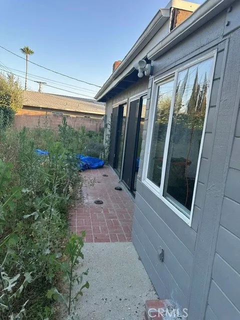 9960 Jovita Chatsworth, CA 91311