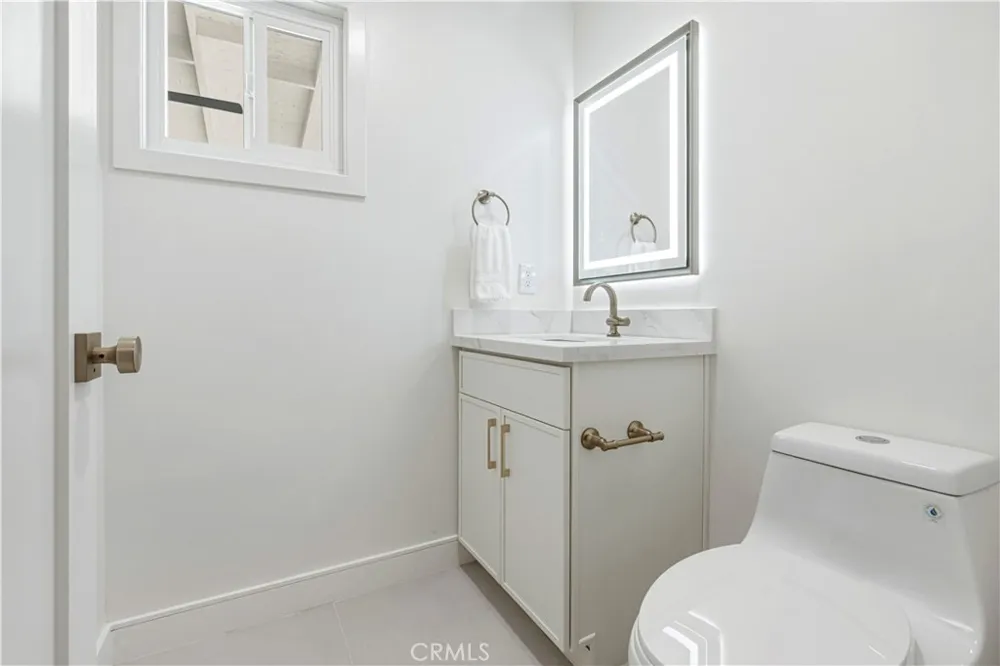 1243 E Live Oak Court Anaheim, CA 92805