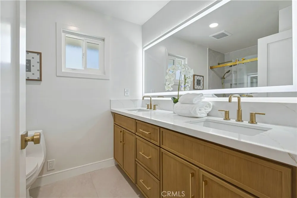 1243 E Live Oak Court Anaheim, CA 92805
