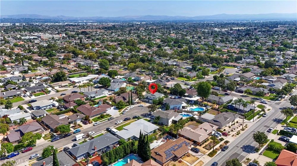 1243 E Live Oak Court Anaheim, CA 92805