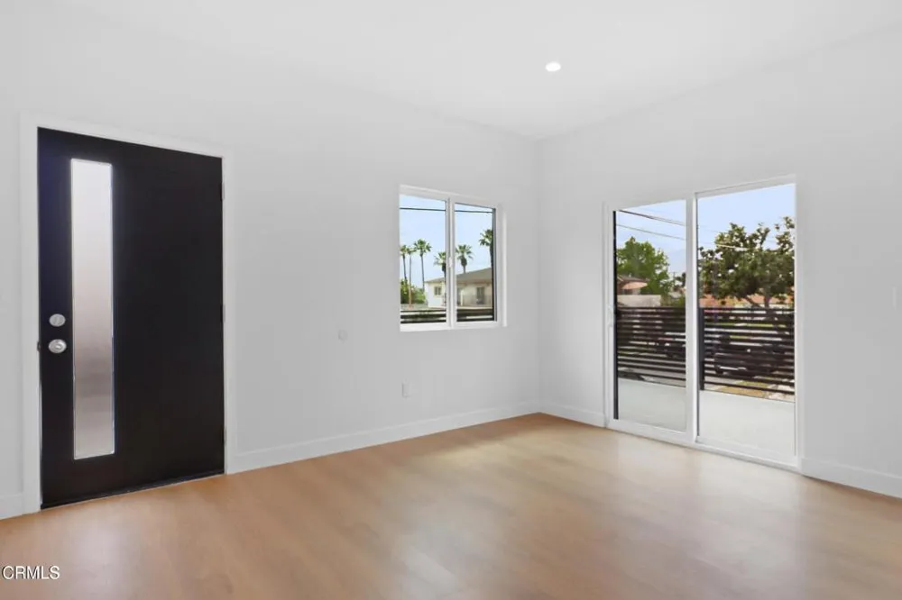 112 Kenneth Road #201 Burbank, CA 91501
