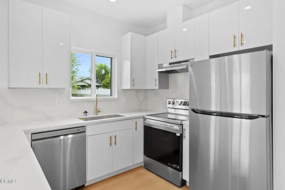 112 Kenneth Road #201 Burbank, CA 91501