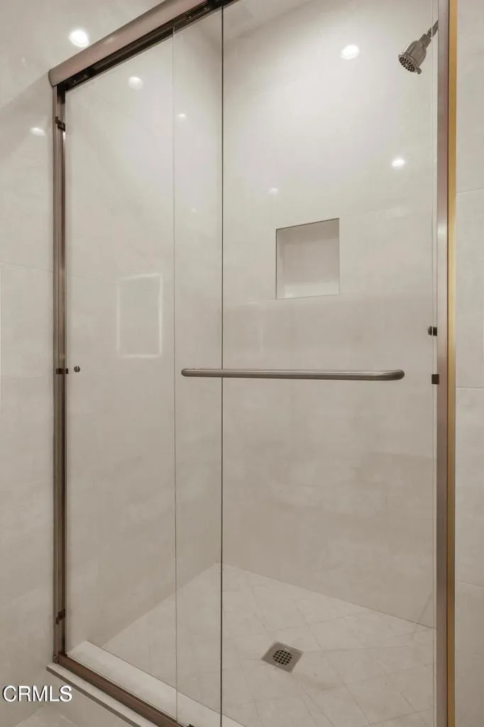 112 Kenneth Road #201 Burbank, CA 91501