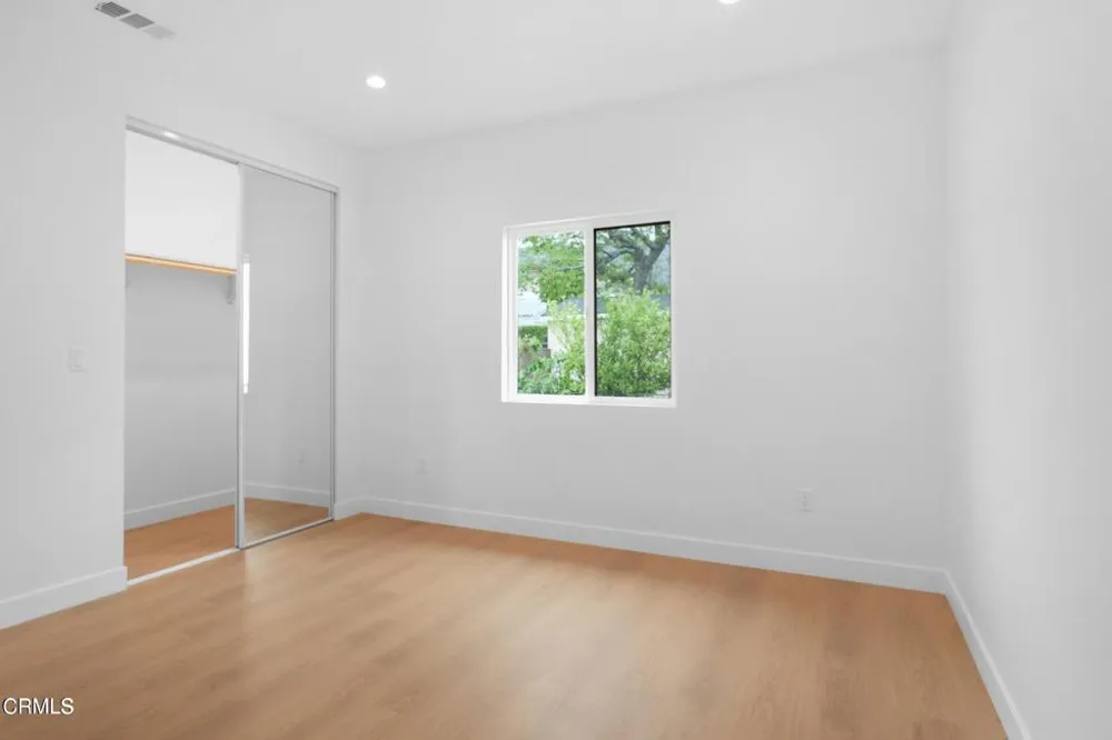 112 Kenneth Road #201 Burbank, CA 91501