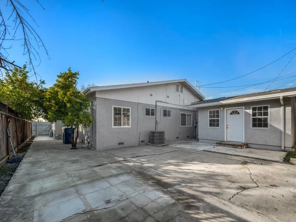 100 Beacon Drive Milpitas, CA 95035