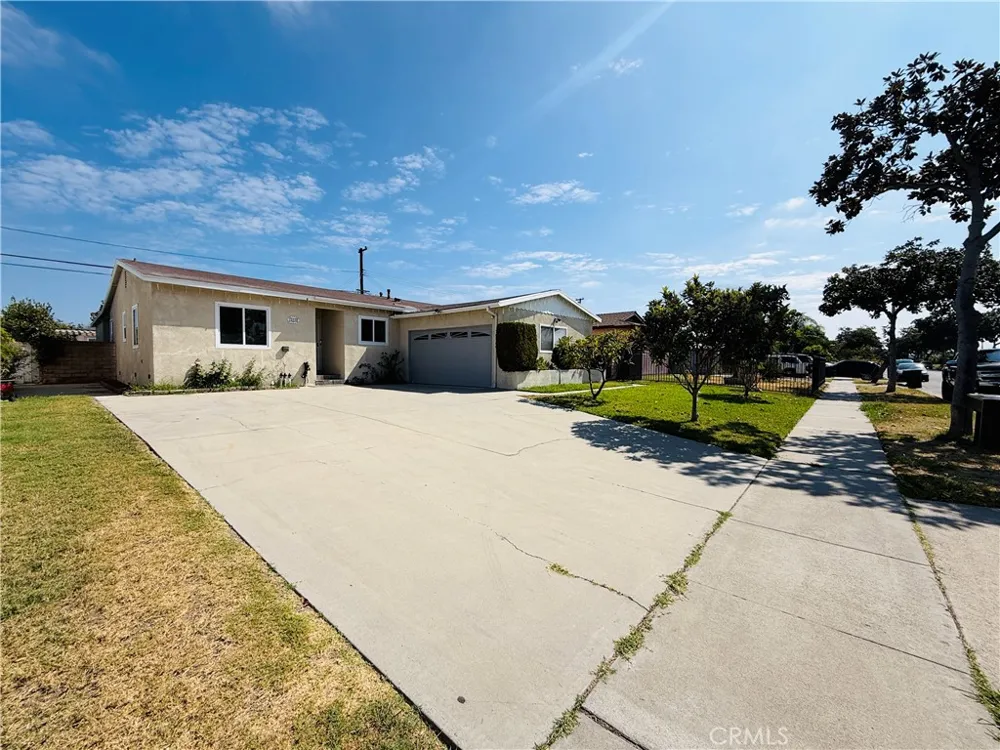 1525 W Houston Avenue Fullerton, CA 92833