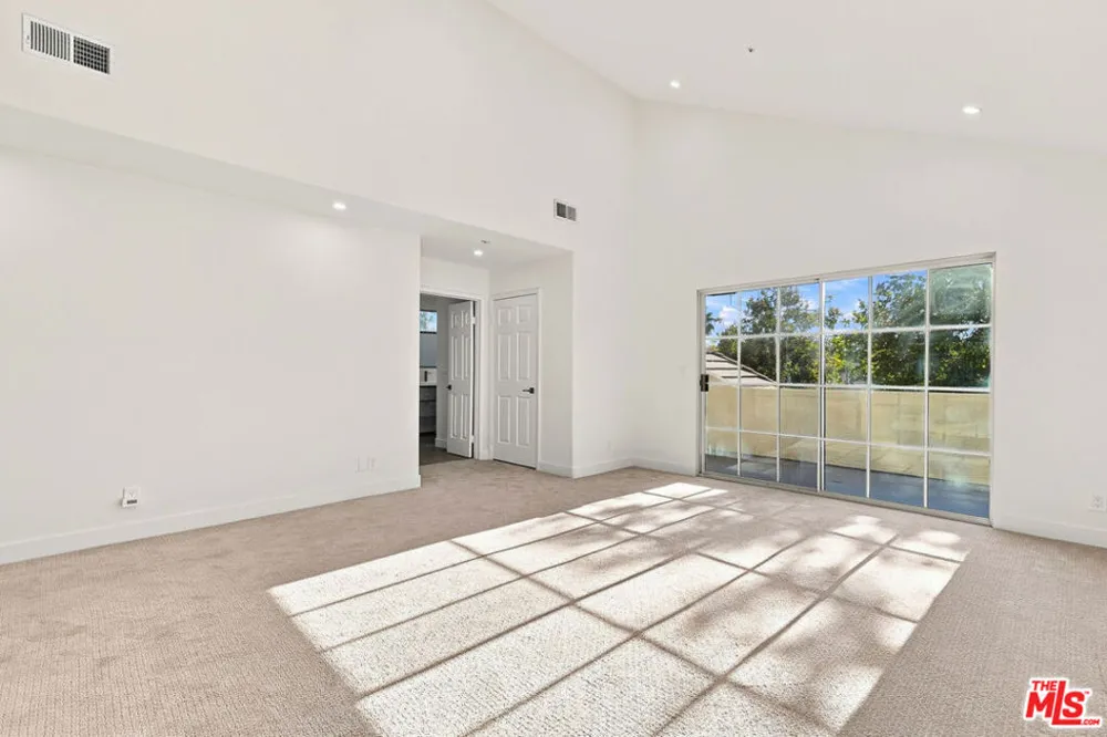 9400 Aqueduct Avenue Los Angeles, CA 91343