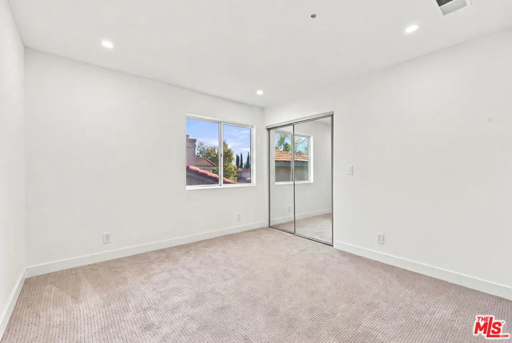 9400 Aqueduct Avenue Los Angeles, CA 91343
