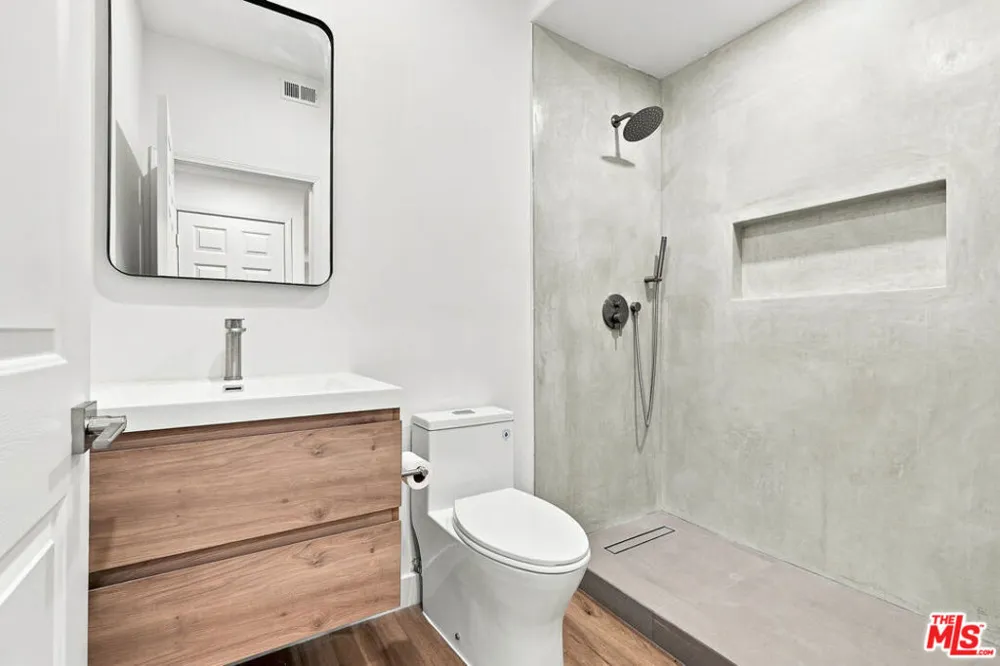 9400 Aqueduct Avenue Los Angeles, CA 91343