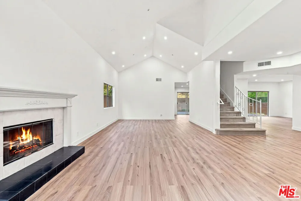9400 Aqueduct Avenue Los Angeles, CA 91343