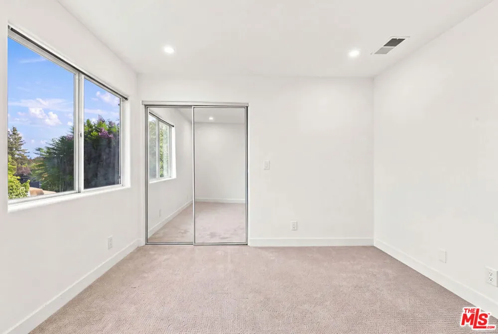 9400 Aqueduct Avenue Los Angeles, CA 91343