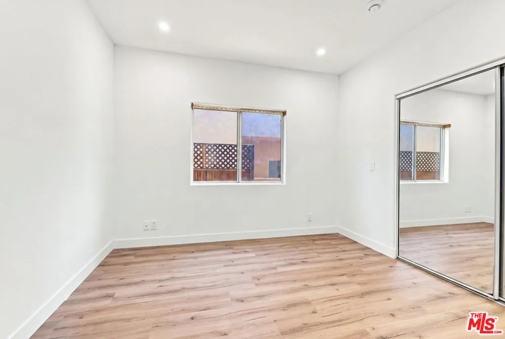 9400 Aqueduct Avenue Los Angeles, CA 91343