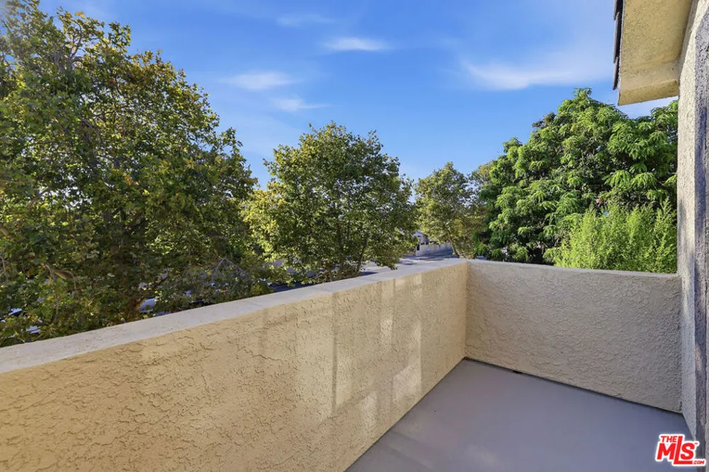 9400 Aqueduct Avenue Los Angeles, CA 91343