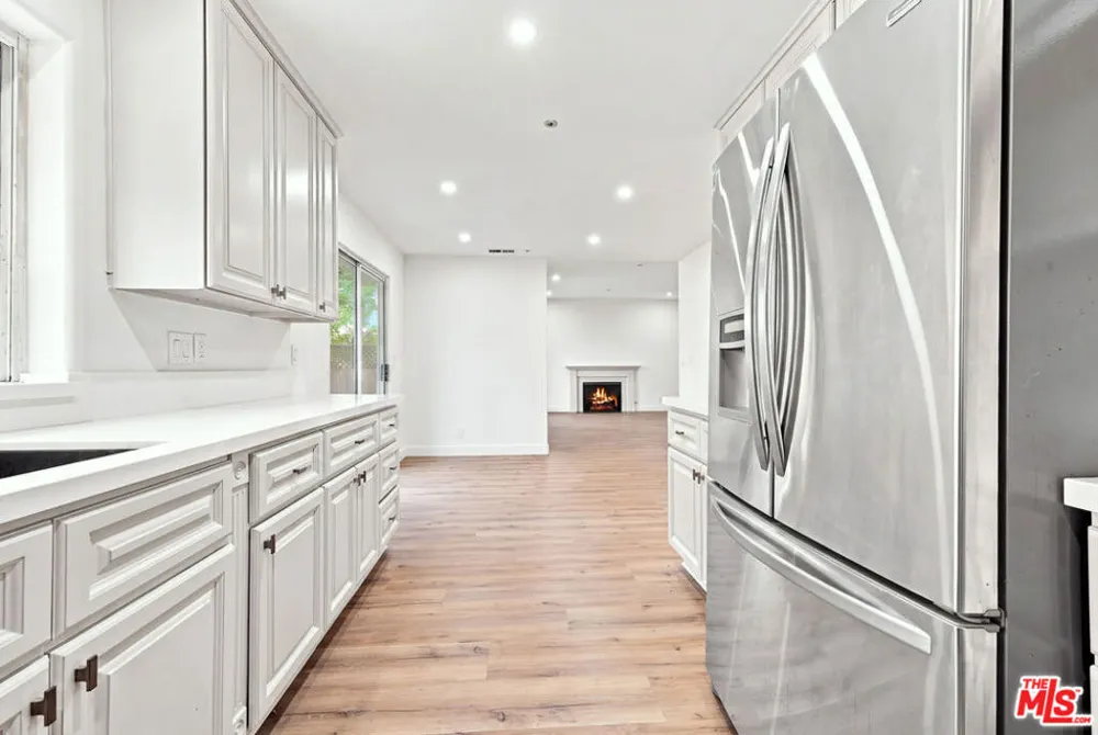 9400 Aqueduct Avenue Los Angeles, CA 91343