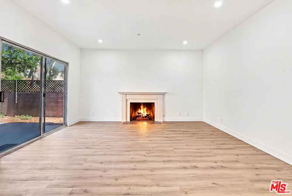 9400 Aqueduct Avenue Los Angeles, CA 91343