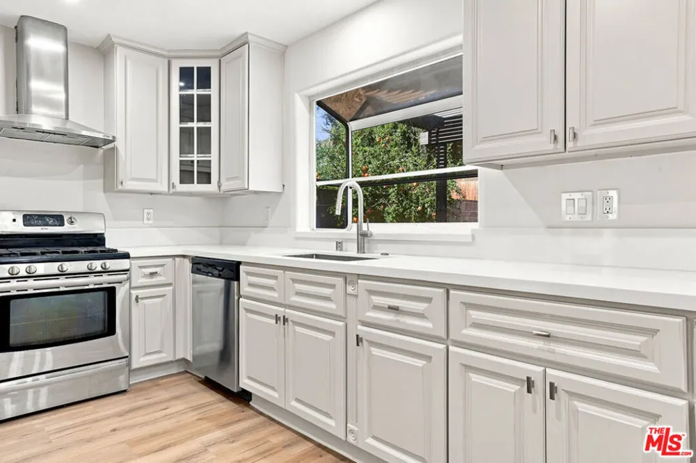 9400 Aqueduct Avenue Los Angeles, CA 91343