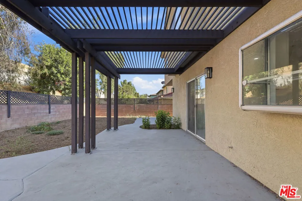 9400 Aqueduct Avenue Los Angeles, CA 91343