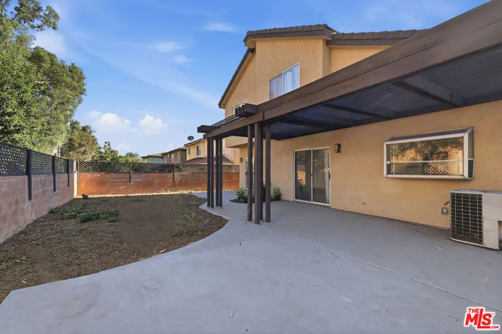 9400 Aqueduct Avenue Los Angeles, CA 91343