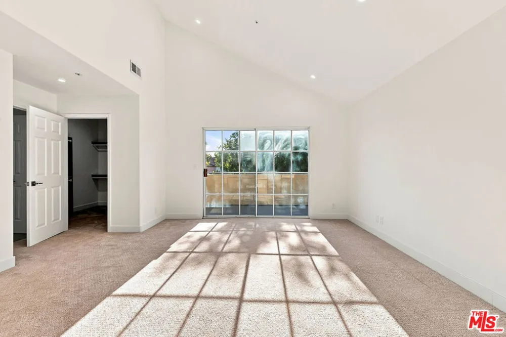 9400 Aqueduct Avenue Los Angeles, CA 91343