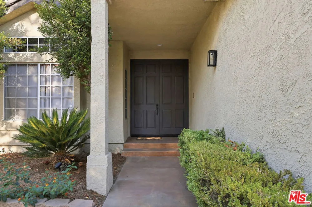 9400 Aqueduct Avenue Los Angeles, CA 91343