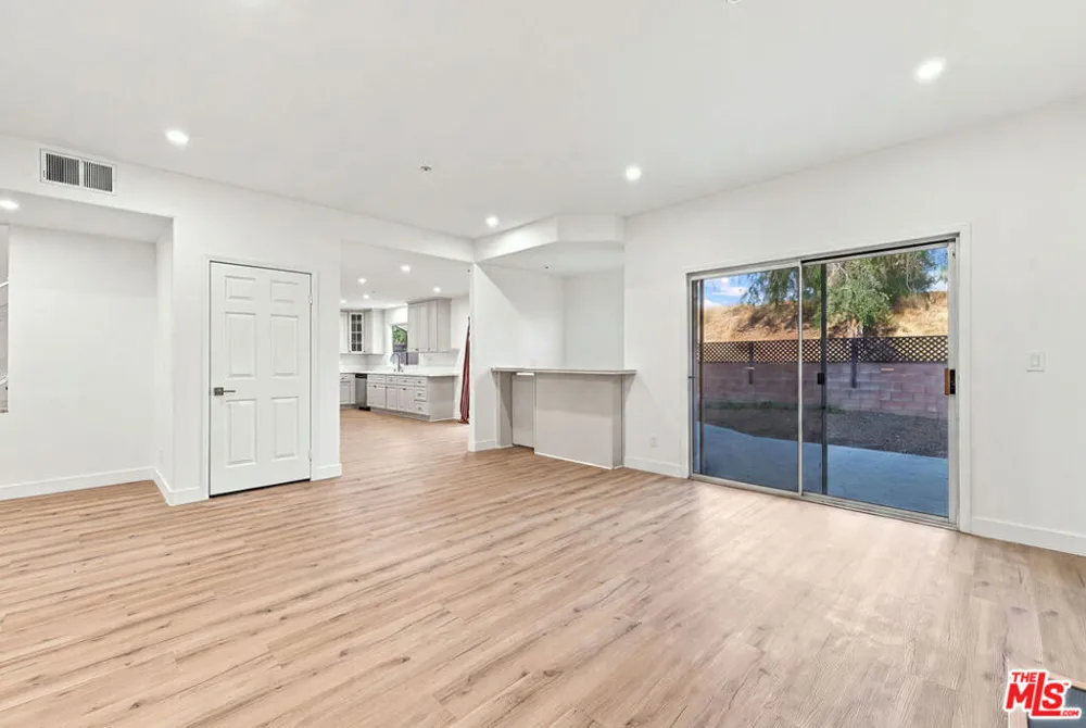9400 Aqueduct Avenue Los Angeles, CA 91343