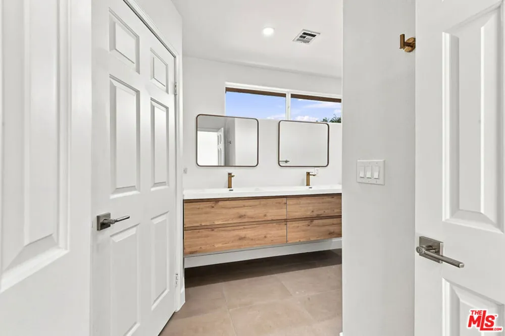 9400 Aqueduct Avenue Los Angeles, CA 91343