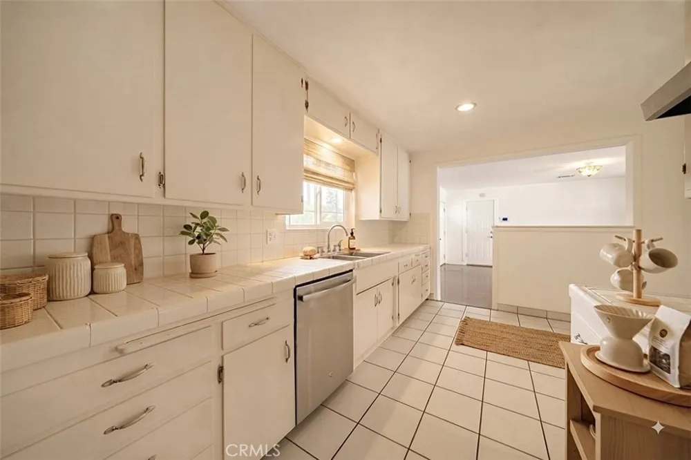 1523 S 8th Avenue Arcadia, CA 91006