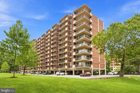 1300 ARMY NAVY DRIVE #102