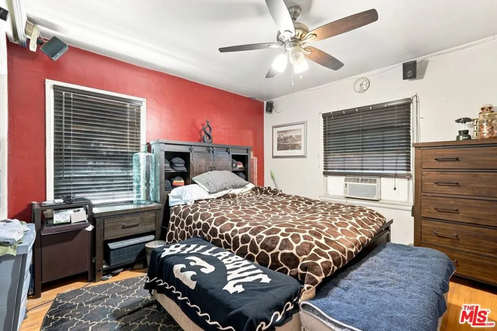 15954 Gault Street Lake Balboa, CA 91406