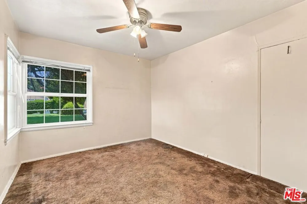 15954 Gault Street Lake Balboa, CA 91406