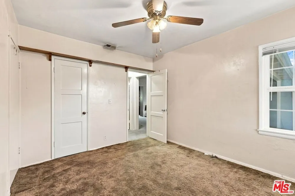 15954 Gault Street Lake Balboa, CA 91406