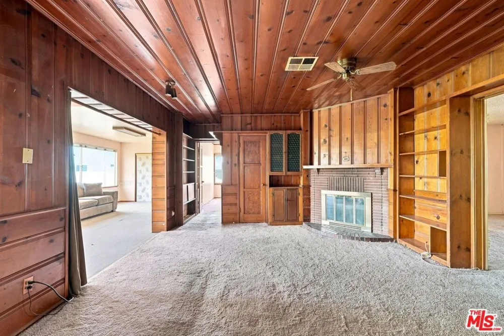 15954 Gault Street Lake Balboa, CA 91406