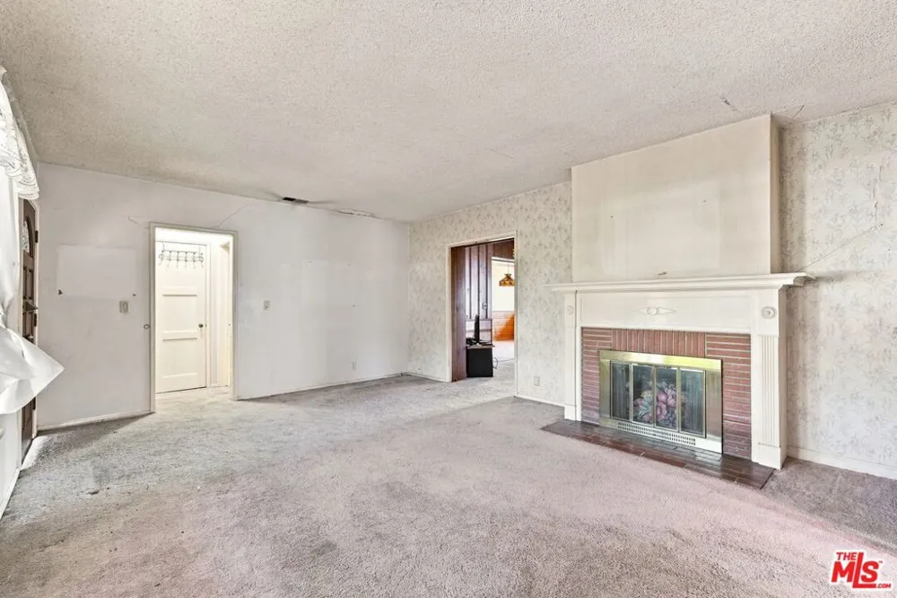 15954 Gault Street Lake Balboa, CA 91406
