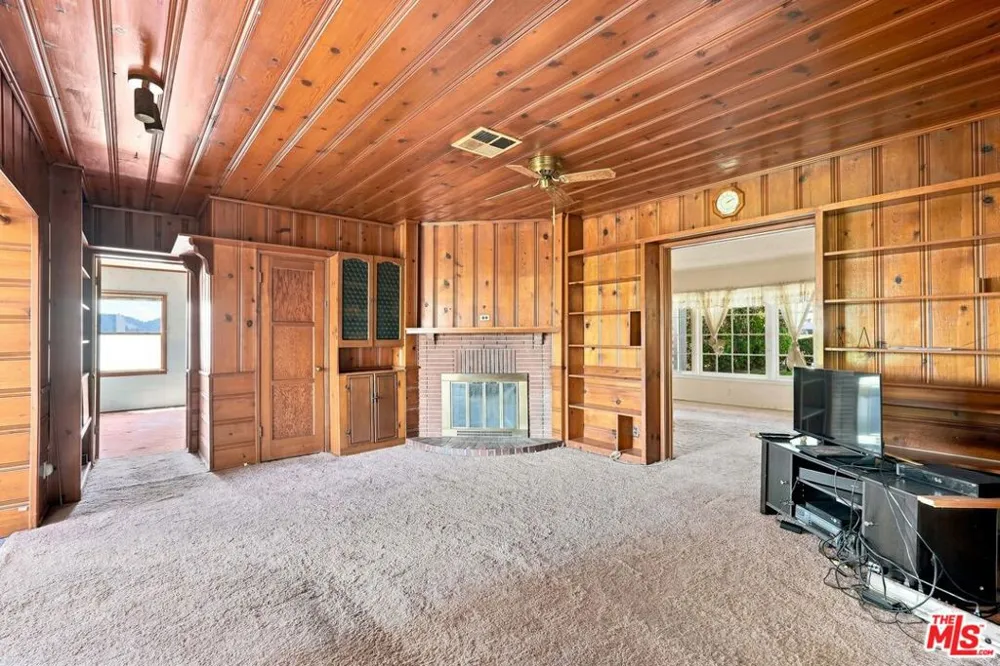 15954 Gault Street Lake Balboa, CA 91406
