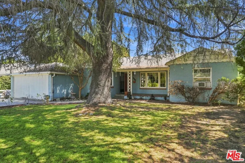 15954 Gault Street Lake Balboa, CA 91406