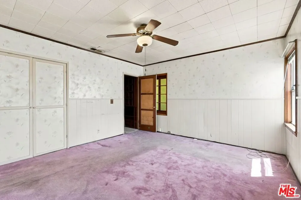 15954 Gault Street Lake Balboa, CA 91406