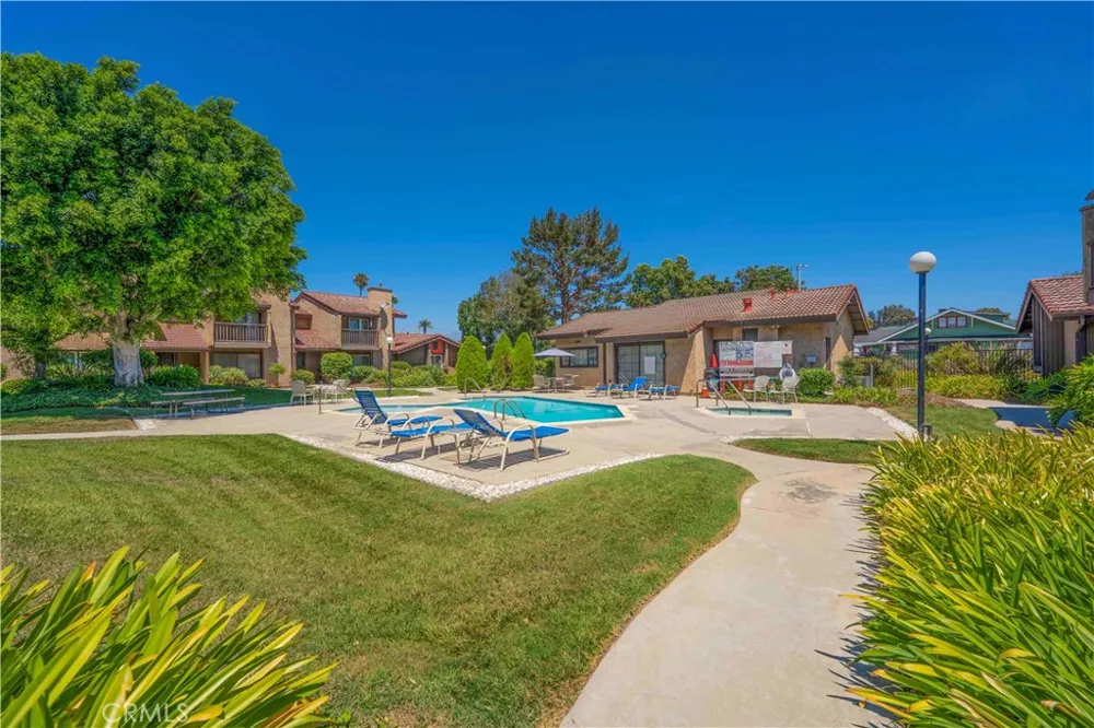 189 S Hollenbeck Covina, CA 91723