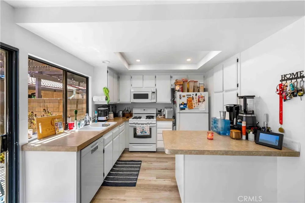 189 S Hollenbeck Covina, CA 91723