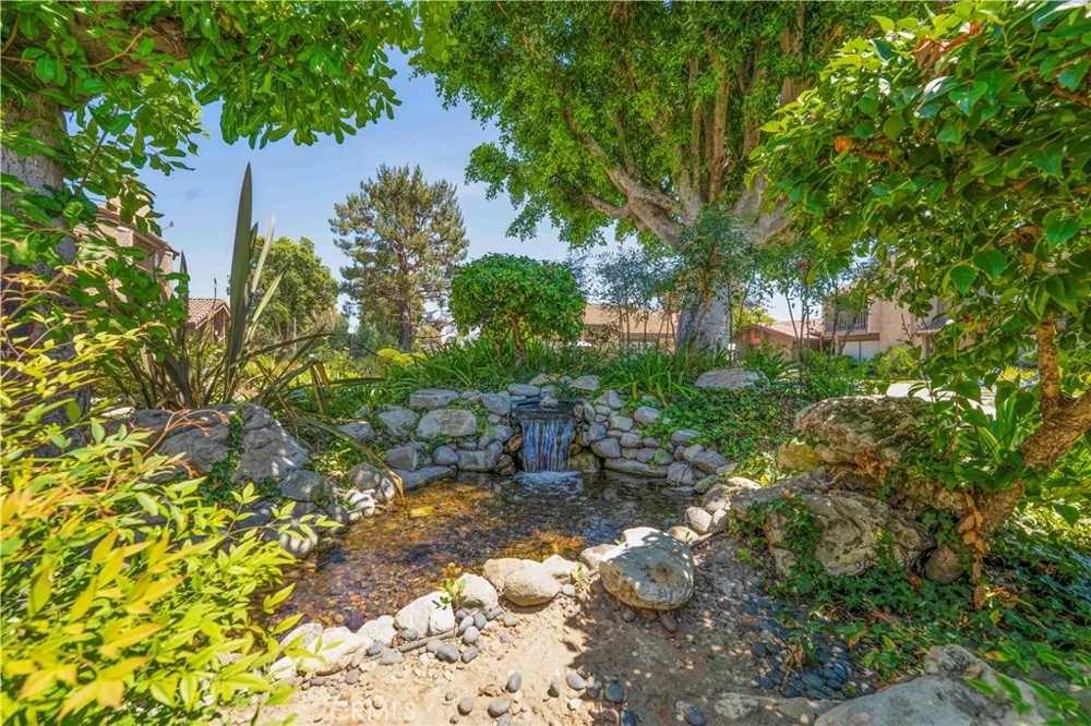 189 S Hollenbeck Covina, CA 91723