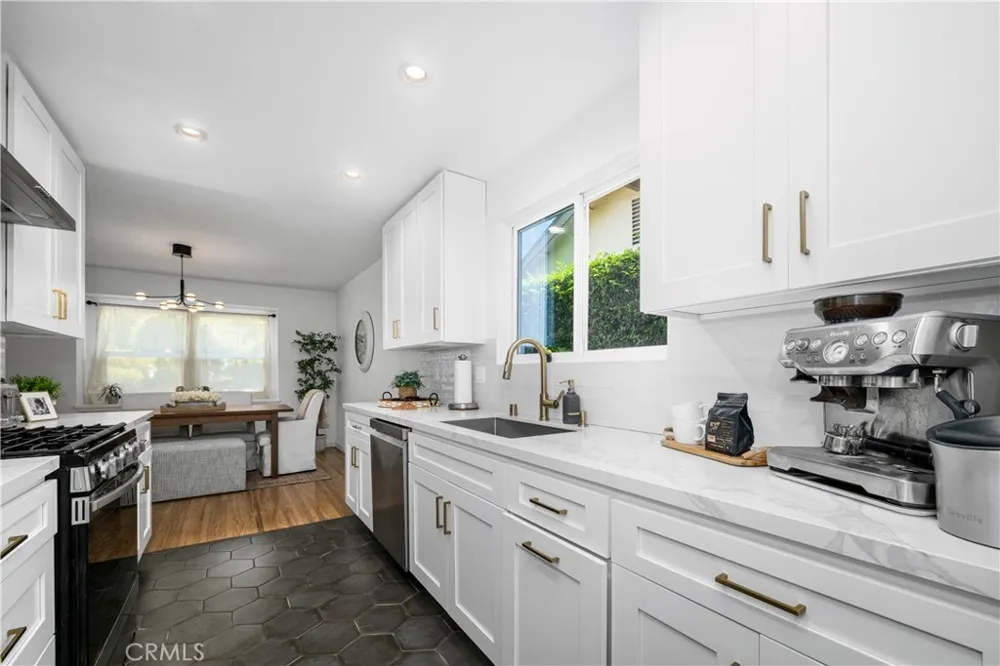 3461 Marna Avenue Long Beach, CA 90808