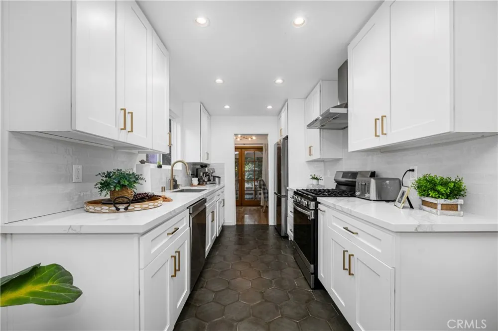 3461 Marna Avenue Long Beach, CA 90808