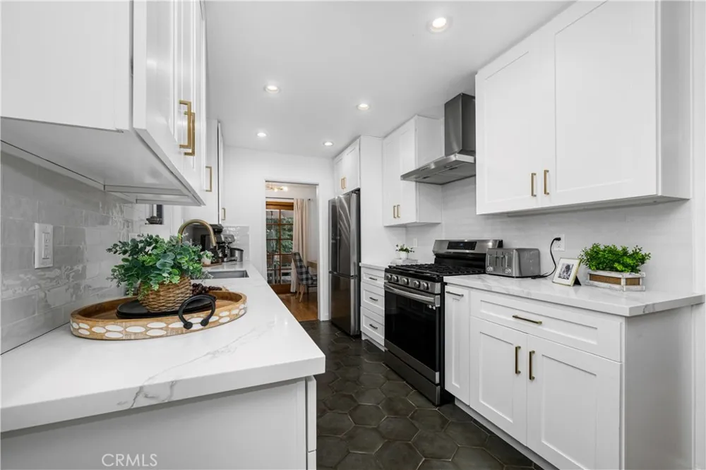 3461 Marna Avenue Long Beach, CA 90808